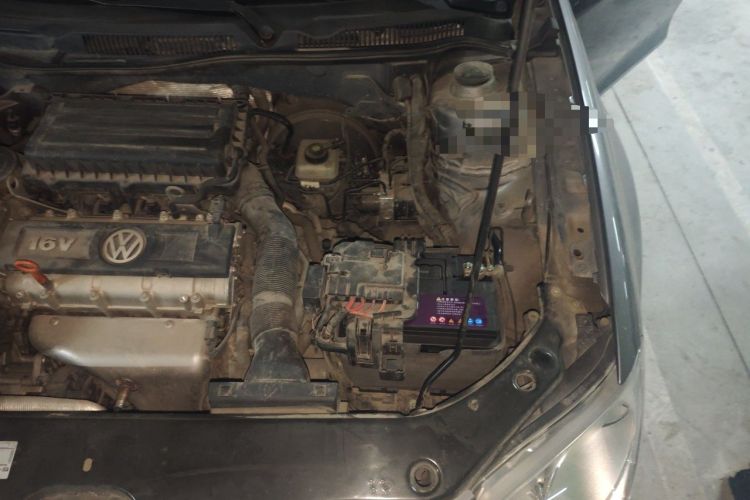 Used Volkswagen Bora 2012 1.6L Automatic Comfort Edition Engine Bay Left