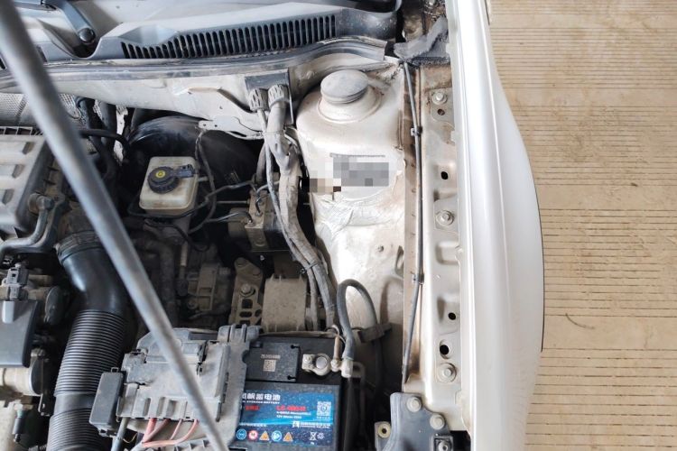 Used Volkswagen Bora 2012 1.6L Automatic Fashion Edition Engine Bay Left