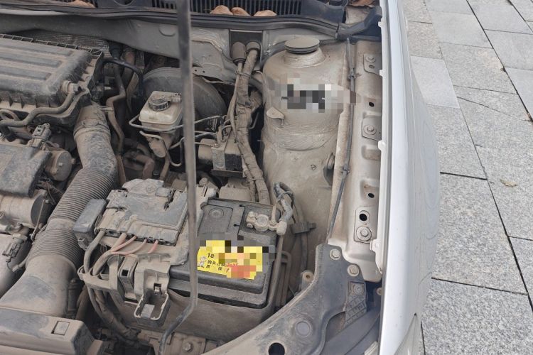 Used Volkswagen Bora 2012 1.6L Automatic Fashion Edition Engine Bay Left