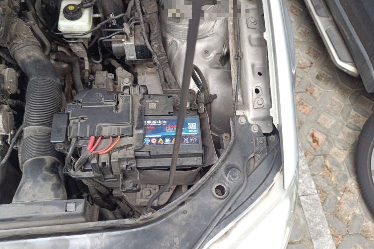 Used Volkswagen Bora 2012 1.6L Automatic Fashion Edition Engine Bay Left