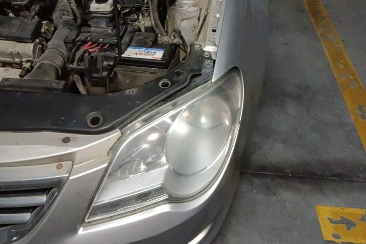 Used Volkswagen Bora 2012 1.6L Manual Fashion Edition Engine Bay Left