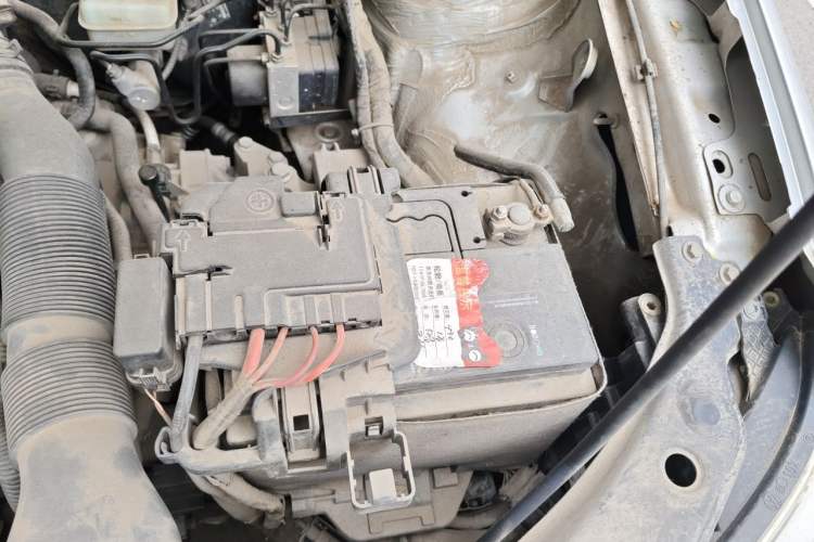 Used Volkswagen Bora 2012 1.6L Automatic Fashion Edition Engine Bay Left
