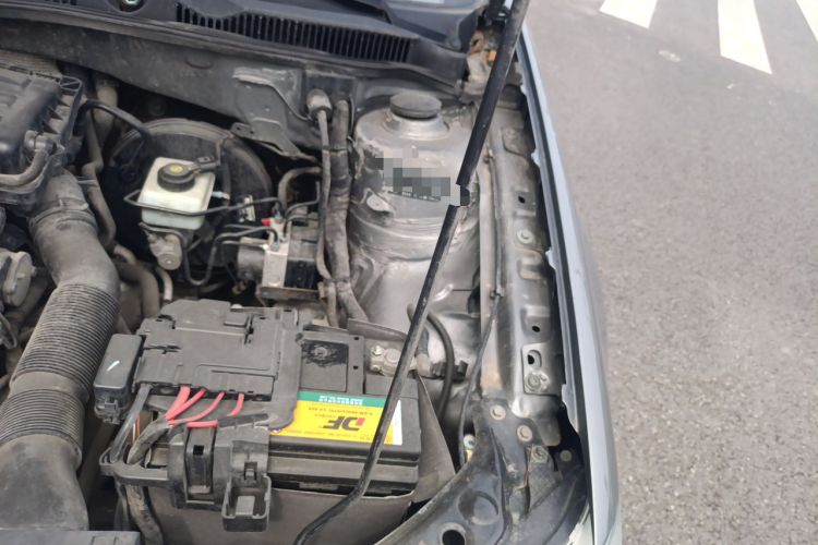 Used Volkswagen Bora 2012 1.6L Automatic Fashion Edition Engine Bay Left