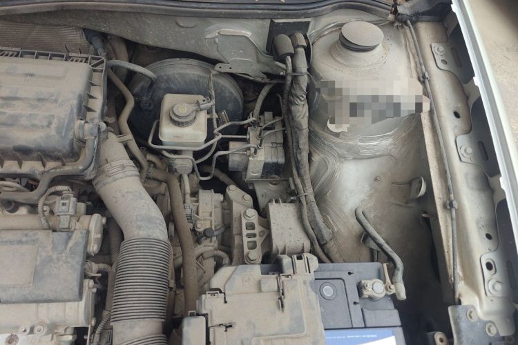 Used Volkswagen Bora 2012 1.6L Automatic Fashion Edition Engine Bay Left
