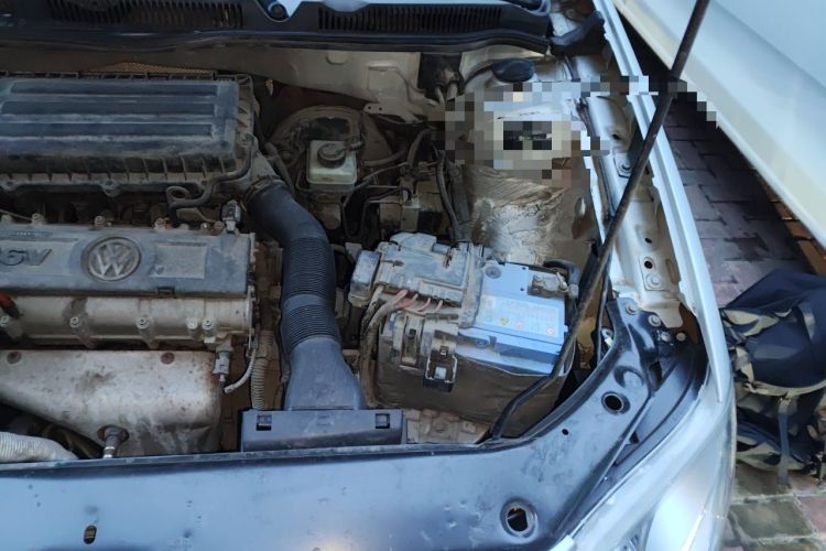 Used Volkswagen Bora 2012 1.6L Manual Fashion Edition Engine Bay Left