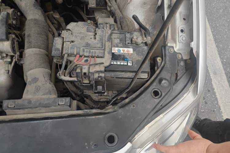 Used Volkswagen Bora 2012 1.6L Manual Fashion Edition Engine Bay Left
