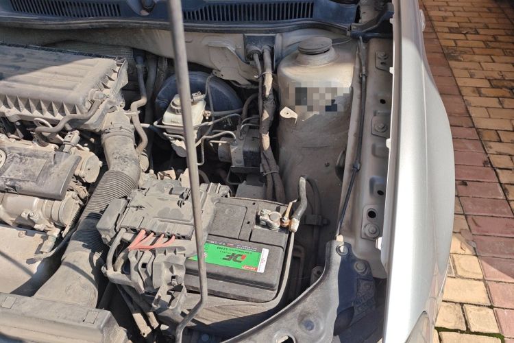 Used Volkswagen Bora 2012 1.6L Manual Fashion Edition Engine Bay Left