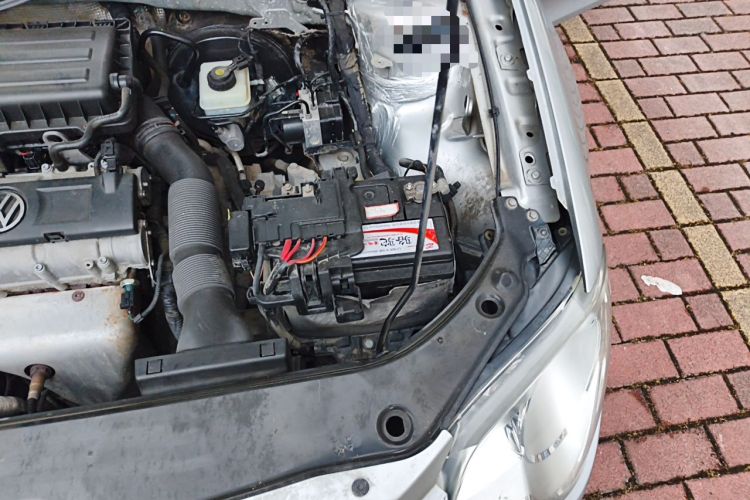 Used Volkswagen Bora 2012 1.6L Automatic Fashion Edition Engine Bay Left