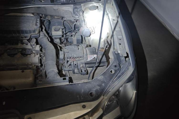 Used Volkswagen Bora 2012 1.6L Automatic Comfort Edition Engine Bay Left