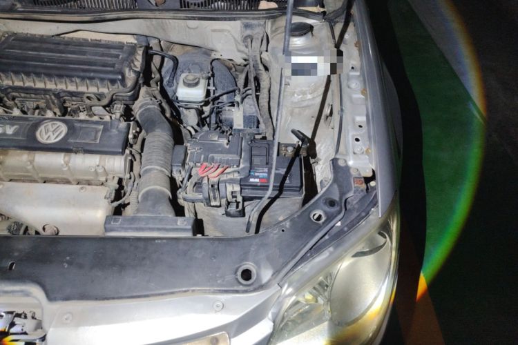 Used Volkswagen Bora 2012 1.6L Automatic Fashion Edition Engine Bay Left