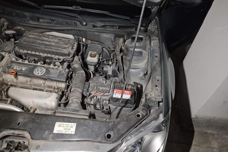 Used Volkswagen Bora 2012 1.6L Automatic Fashion Edition Engine Bay Left