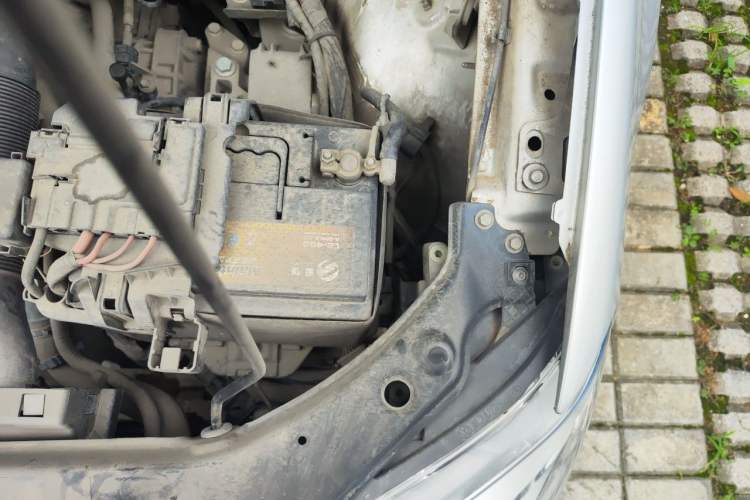 Used Volkswagen Bora 2012 1.6L Automatic Fashion Edition Engine Bay Left
