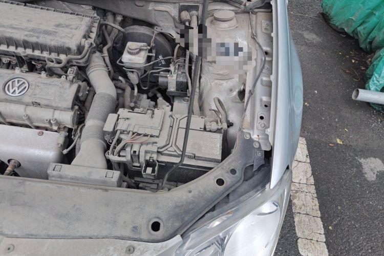 Used Volkswagen Bora 2012 1.6L Automatic Fashion Edition Engine Bay Left