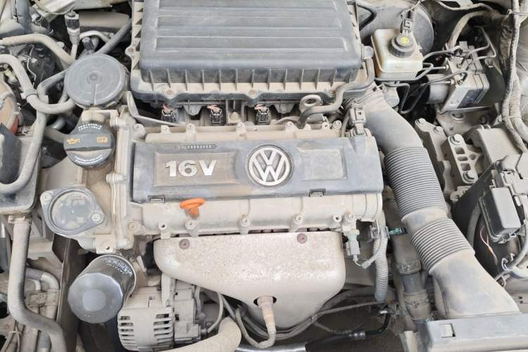 Used Volkswagen Bora 2012 1.6L Automatic Fashion Edition Engine Bay