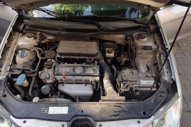 Used Volkswagen Bora 2012 1.6L Manual Fashion Edition Engine Bay