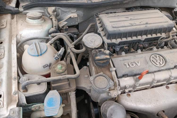 Used Volkswagen Bora 2012 1.6L Automatic Fashion Edition Engine Bay Right