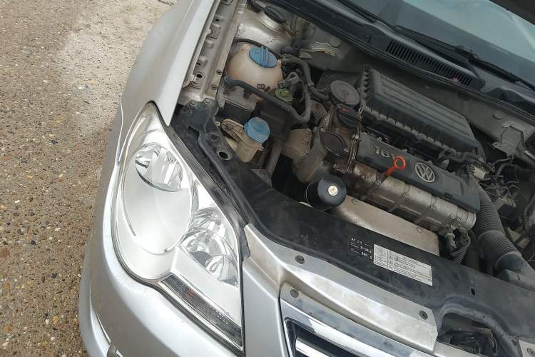 Used Volkswagen Bora 2012 1.6L Manual Fashion Edition Engine Bay Right