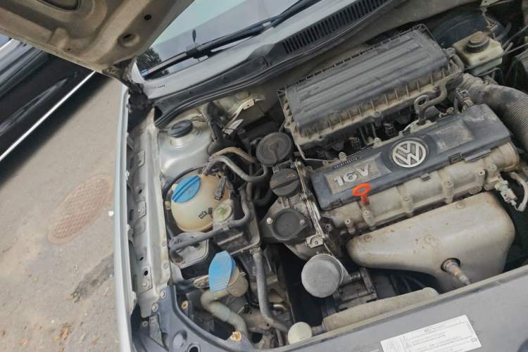 Used Volkswagen Bora 2012 1.6L Manual Fashion Edition Engine Bay Right