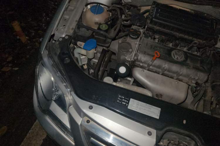 Used Volkswagen Bora 2012 1.6L Manual Fashion Edition Engine Bay Right