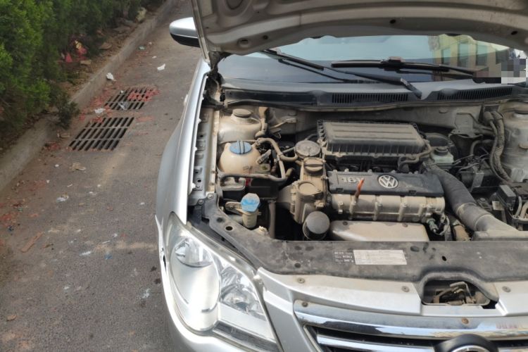 Used Volkswagen Bora 2012 1.6L Automatic Comfort Edition Engine Bay Right