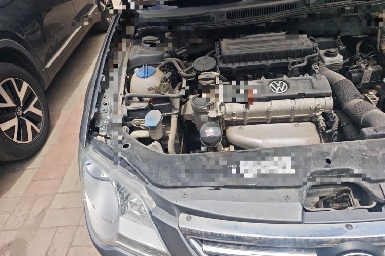 Used Volkswagen Bora 2012 1.6L Automatic Fashion Edition Engine Bay Right