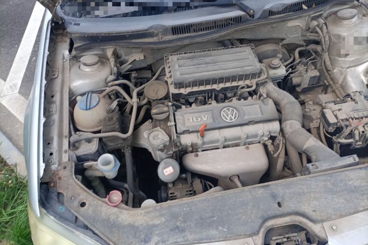 Used Volkswagen Bora 2012 1.6L Manual Fashion Edition Engine Bay Right