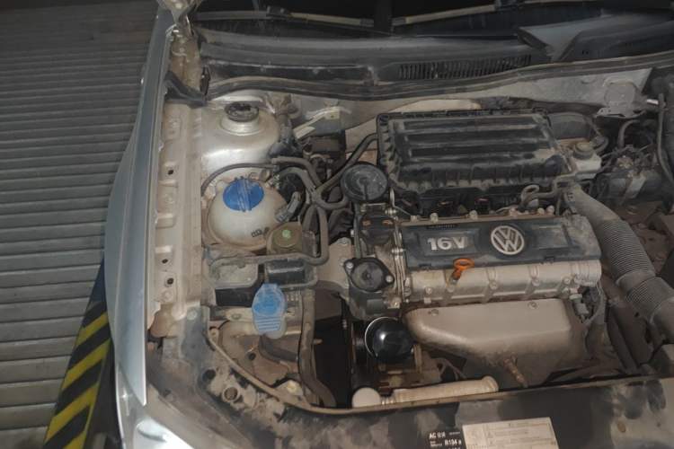 Used Volkswagen Bora 2012 1.6L Manual Fashion Edition Engine Bay Right