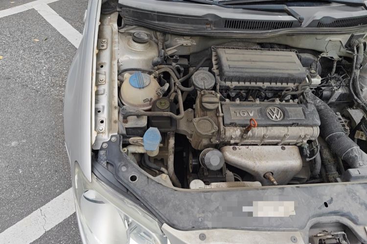 Used Volkswagen Bora 2012 1.6L Automatic Fashion Edition Engine Bay Right