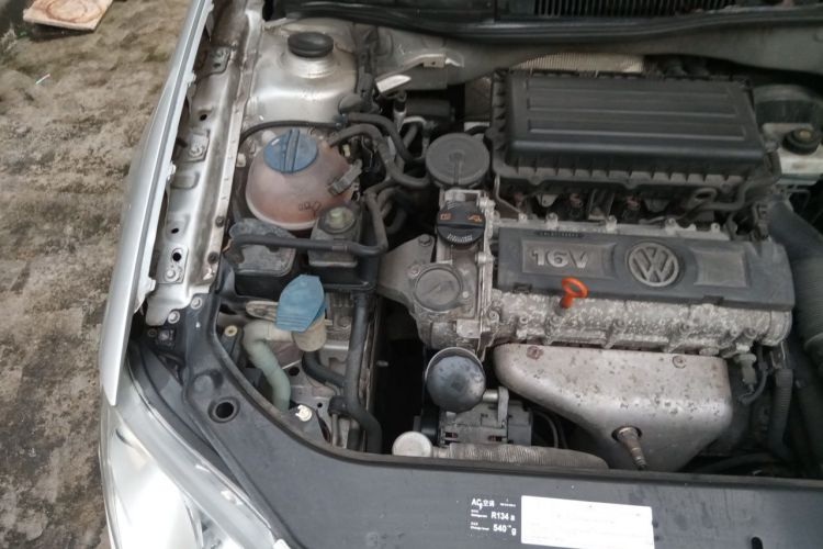 Used Volkswagen Bora 2012 1.6L Manual Fashion Edition Engine Bay Right