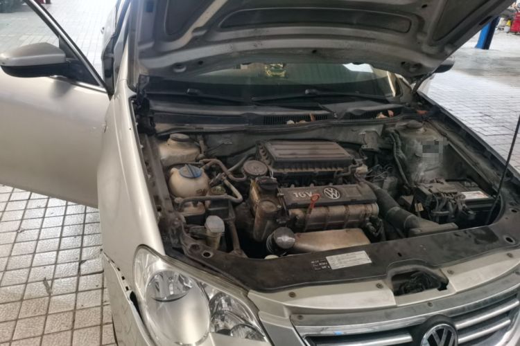 Used Volkswagen Bora 2012 1.6L Automatic Fashion Edition Engine Bay Right
