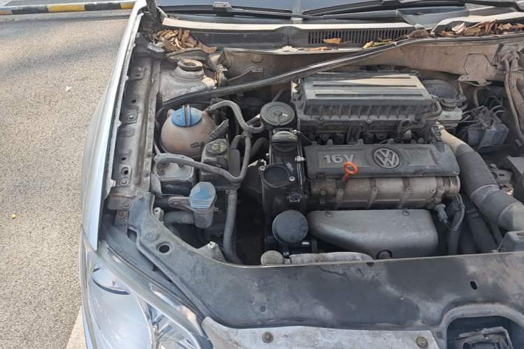 Used Volkswagen Bora 2012 1.6L Manual Fashion Edition Engine Bay Right