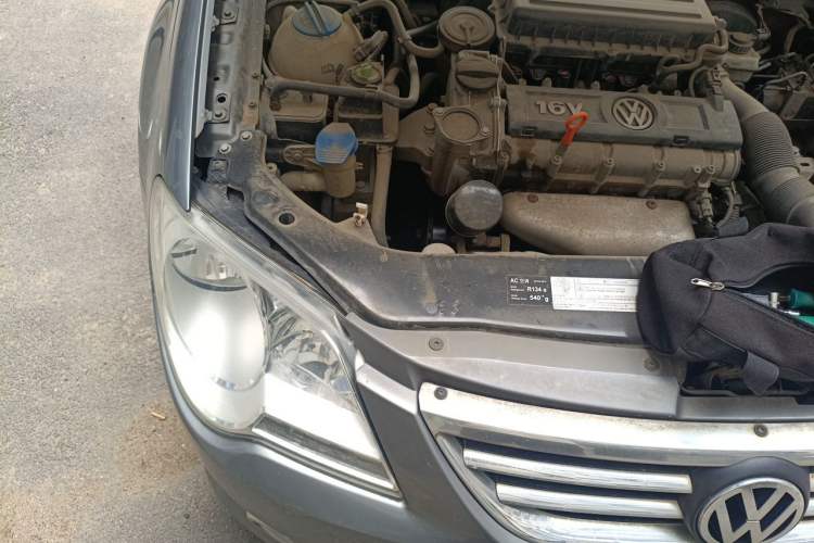 Used Volkswagen Bora 2012 1.6L Manual Fashion Edition Engine Bay Right