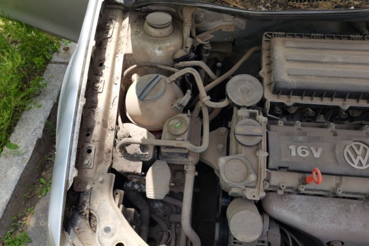 Used Volkswagen Bora 2012 1.6L Manual Comfort Value Edition Engine Bay Right