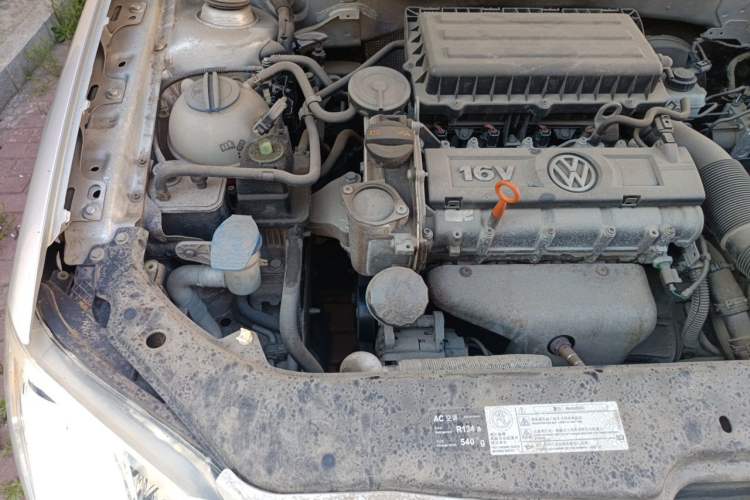 Used Volkswagen Bora 2012 1.6L Automatic Fashion Edition Engine Bay Right