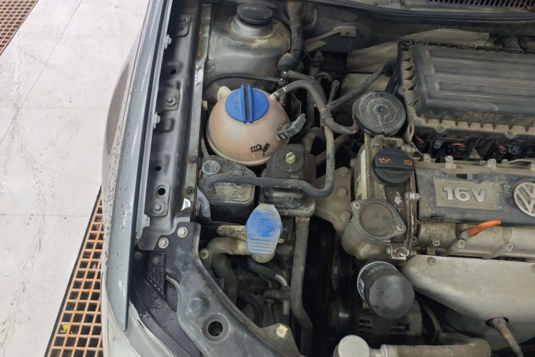 Used Volkswagen Bora 2012 1.6L Automatic Fashion Edition Engine Bay Right
