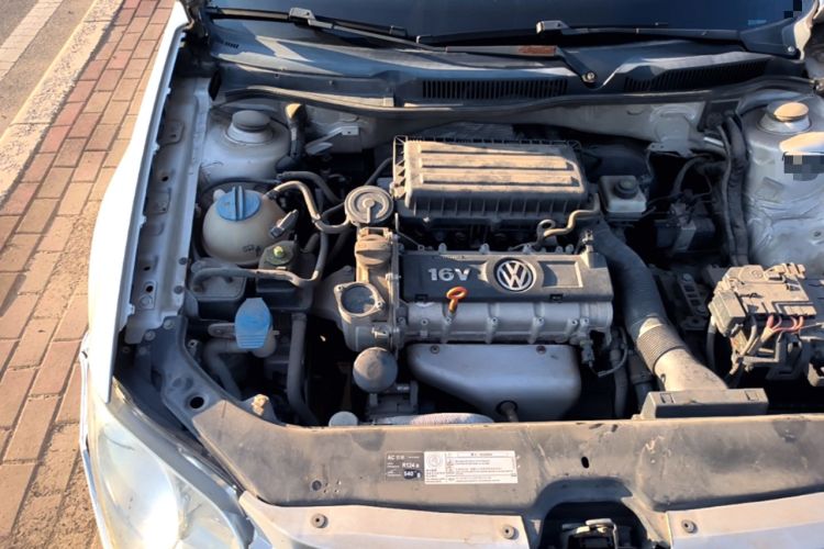 Used Volkswagen Bora 2012 1.6L Automatic Fashion Edition Engine Bay Right