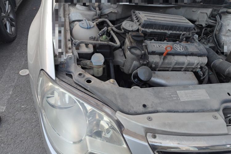 Used Volkswagen Bora 2012 1.6L Manual Fashion Edition Engine Bay Right