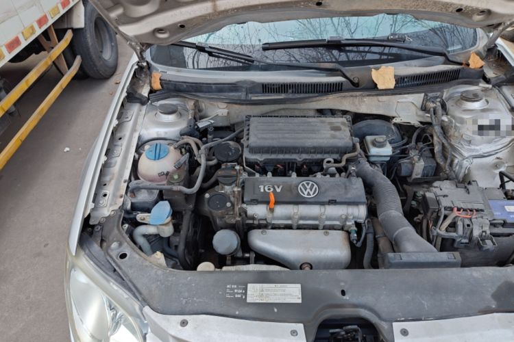 Used Volkswagen Bora 2012 1.6L Manual Fashion Edition Engine Bay Right