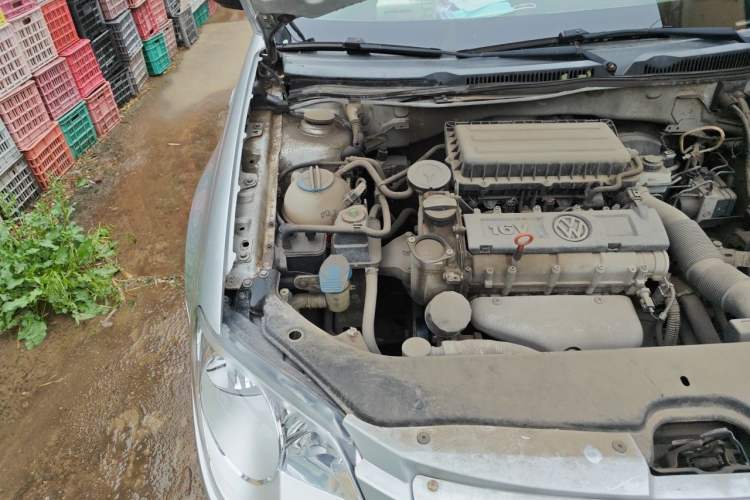 Used Volkswagen Bora 2012 1.6L Manual Fashion Edition Engine Bay Right