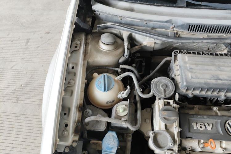 Used Volkswagen Bora 2012 1.6L Automatic Fashion Edition Engine Bay Right