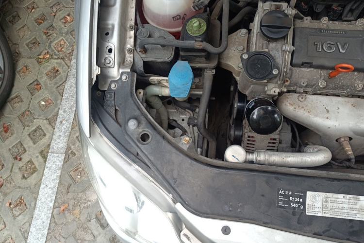Used Volkswagen Bora 2012 1.6L Automatic Fashion Edition Engine Bay Right