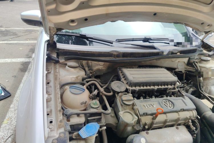 Used Volkswagen Bora 2012 1.6L Manual Fashion Edition Engine Bay Right