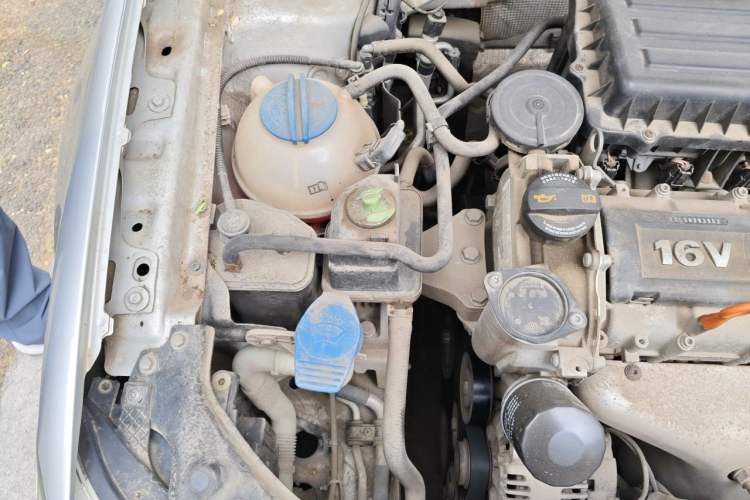 Used Volkswagen Bora 2012 1.6L Automatic Fashion Edition Engine Bay Right