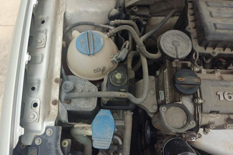 Used Volkswagen Bora 2012 1.6L Automatic Fashion Edition Engine Bay Right