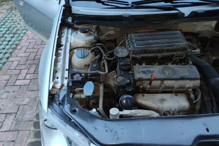 Used Volkswagen Bora 2012 1.6L Manual Fashion Edition Engine Bay Right