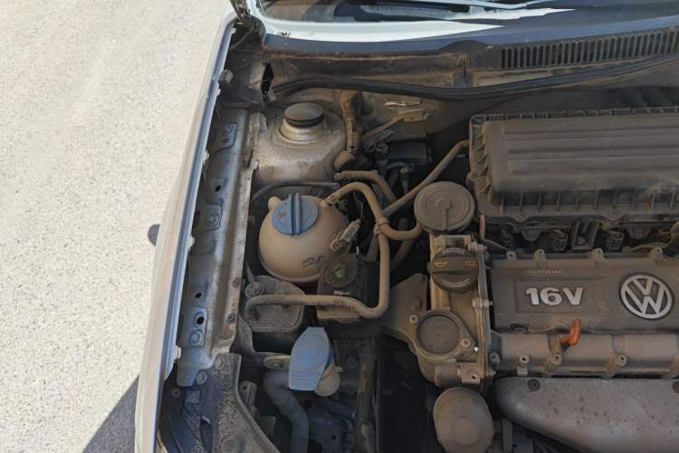 Used Volkswagen Bora 2012 1.6L Manual Fashion Edition Engine Bay Right