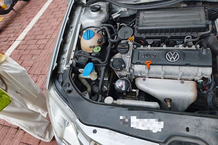 Used Volkswagen Bora 2012 1.6L Automatic Fashion Edition Engine Bay Right
