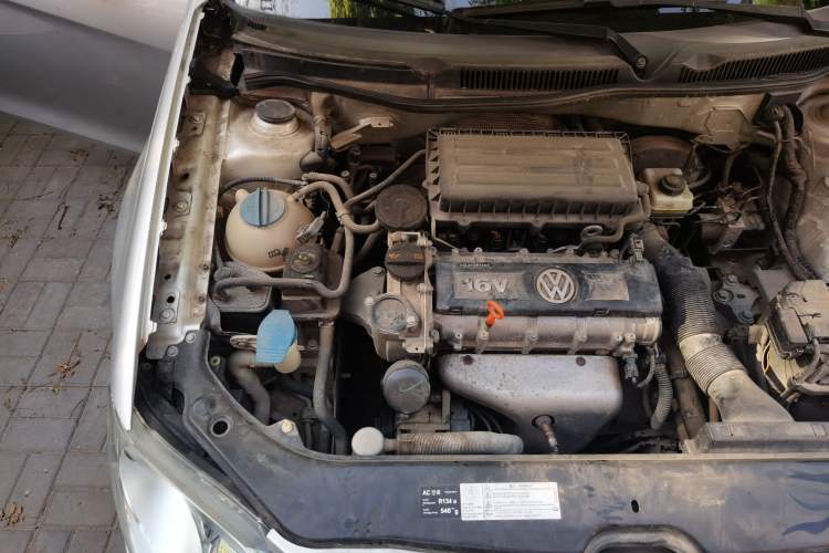 Used Volkswagen Bora 2012 1.6L Manual Fashion Edition Engine Bay Right