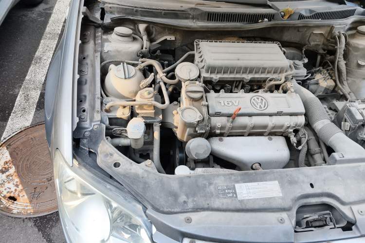 Used Volkswagen Bora 2012 1.6L Automatic Fashion Edition Engine Bay Right