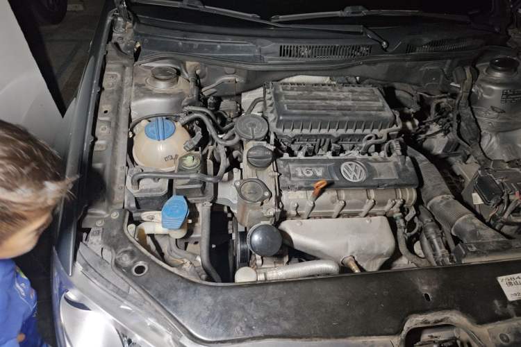 Used Volkswagen Bora 2012 1.6L Automatic Fashion Edition Engine Bay Right